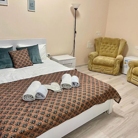 Chaplin Otel Lviv Dış mekan fotoğraf