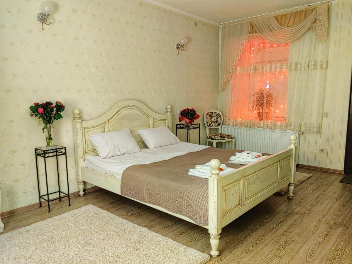 Chaplin Otel Lviv Dış mekan fotoğraf