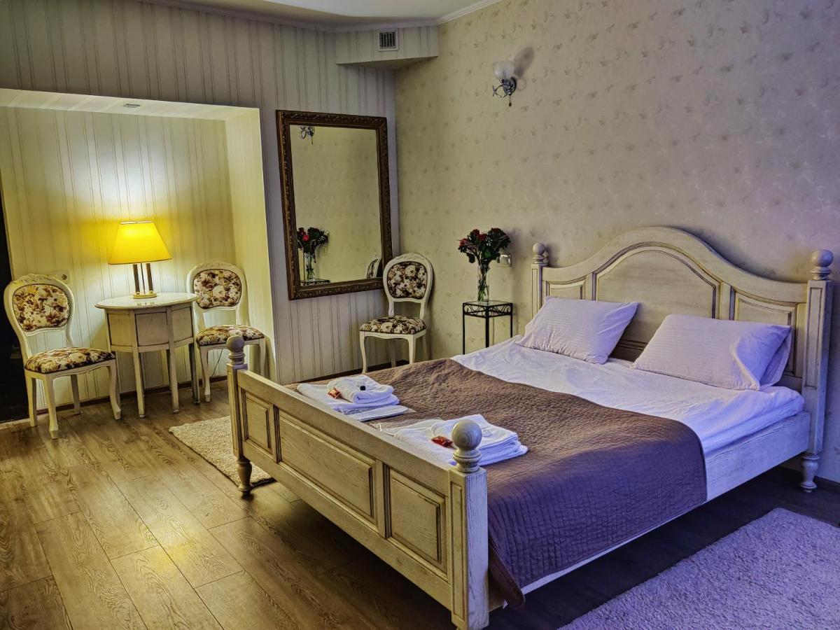 Chaplin Otel Lviv Dış mekan fotoğraf
