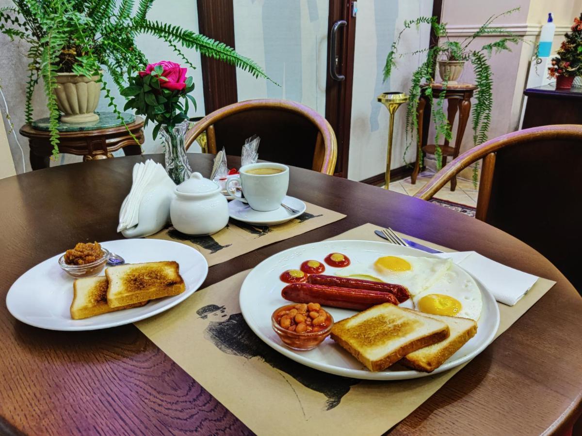 Chaplin Otel Lviv Dış mekan fotoğraf