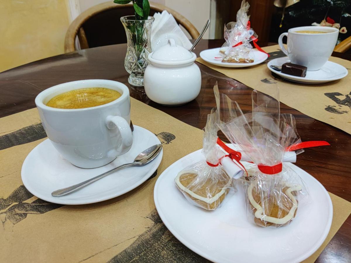 Chaplin Otel Lviv Dış mekan fotoğraf