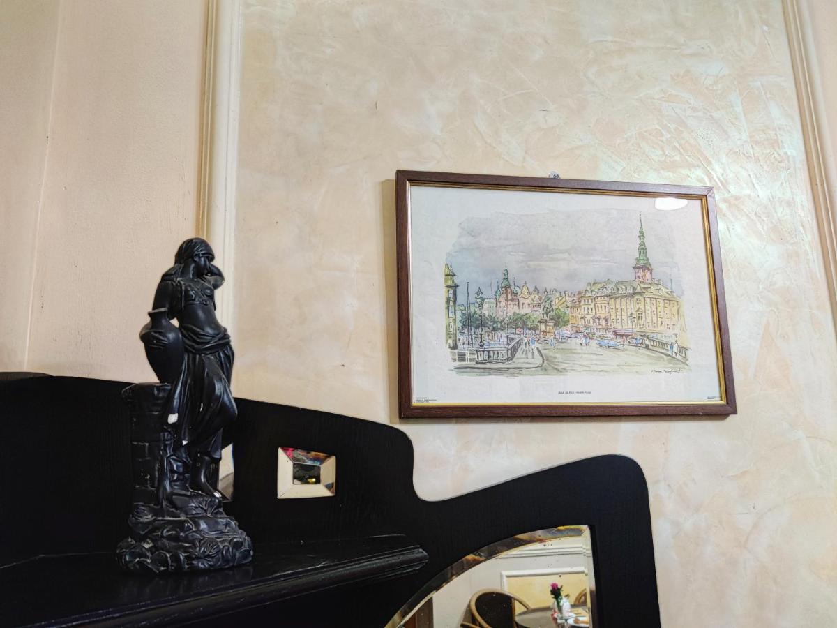 Chaplin Otel Lviv Dış mekan fotoğraf
