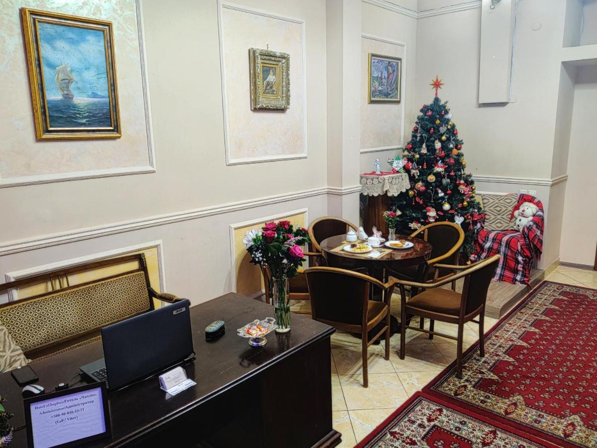 Chaplin Otel Lviv Dış mekan fotoğraf