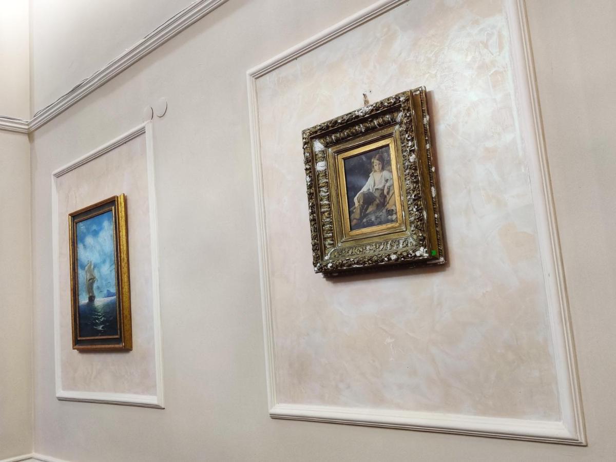 Chaplin Otel Lviv Dış mekan fotoğraf