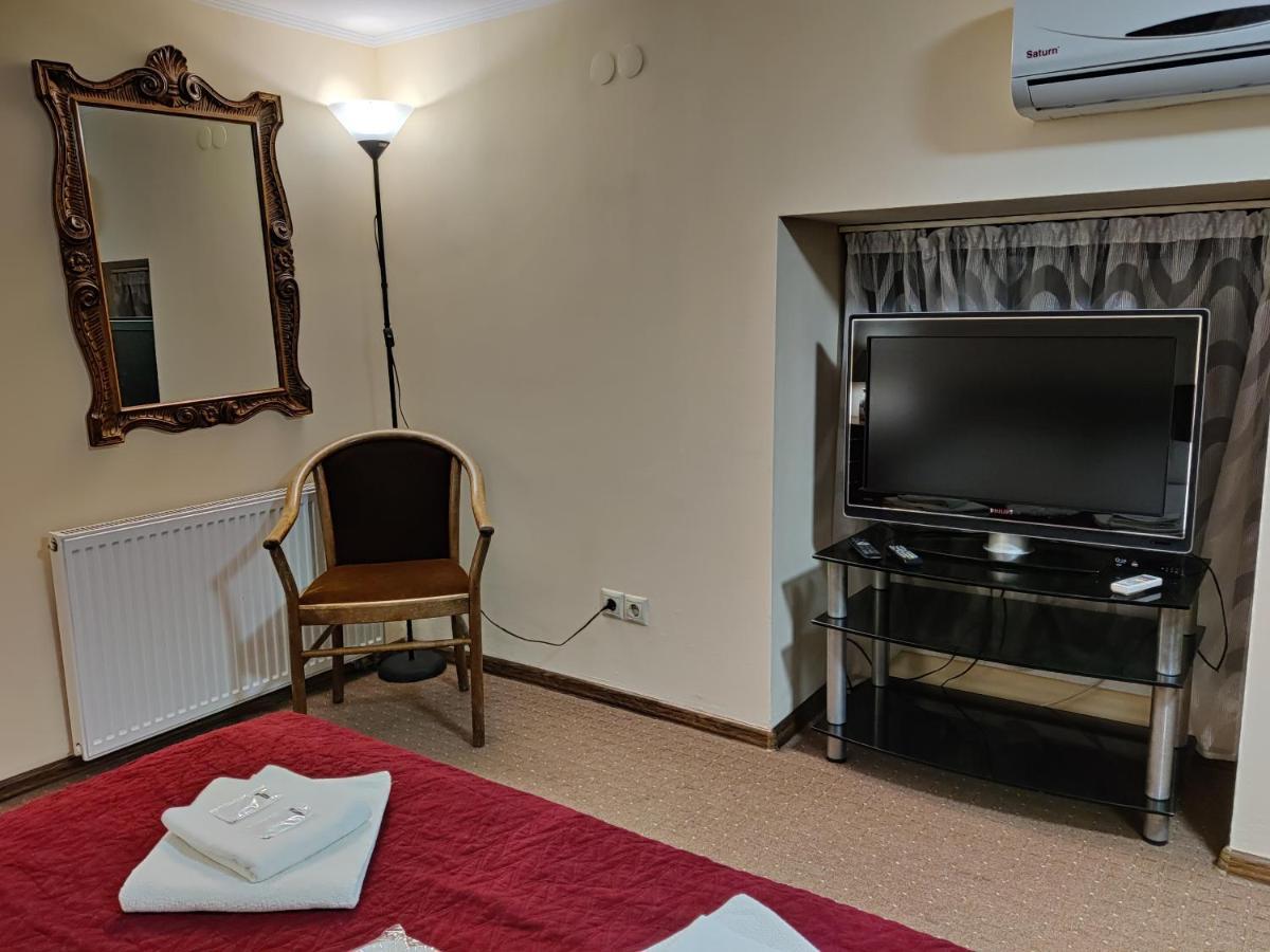 Chaplin Otel Lviv Dış mekan fotoğraf