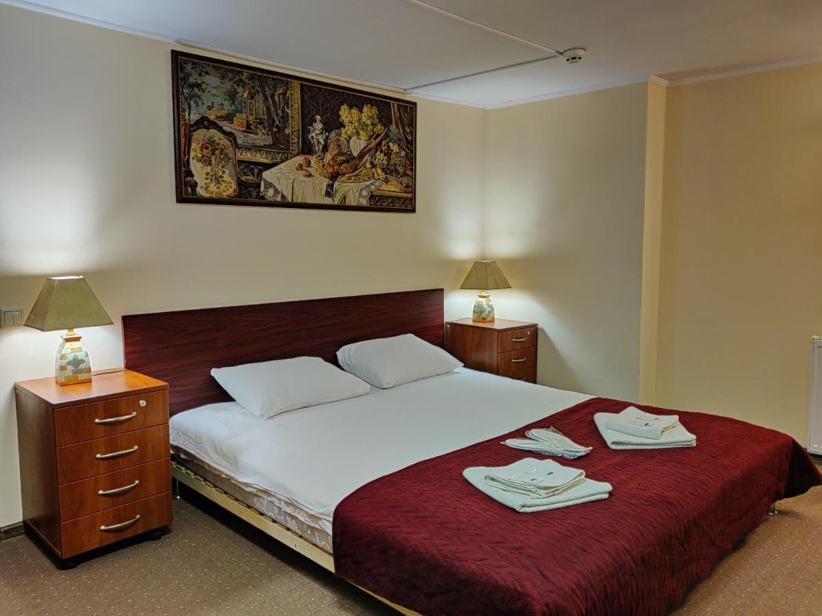 Chaplin Otel Lviv Dış mekan fotoğraf
