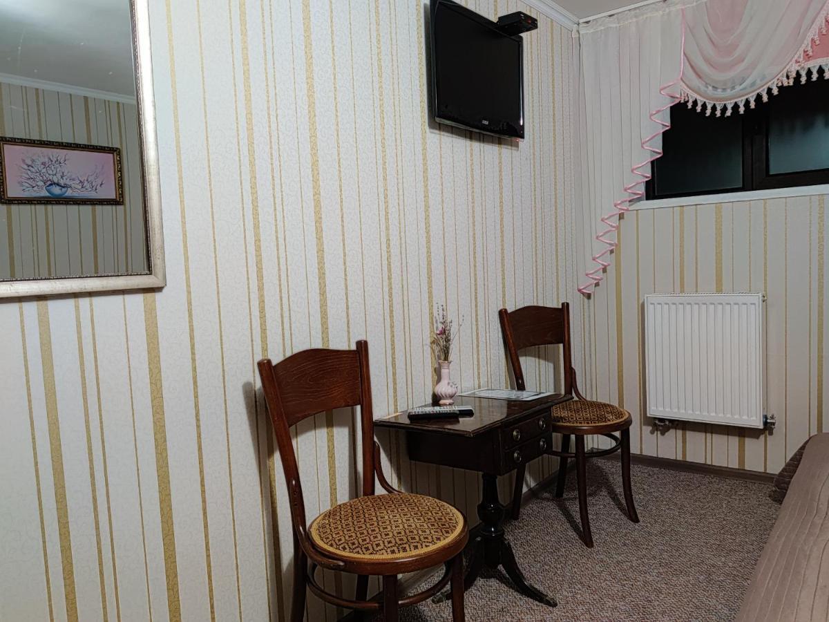 Chaplin Otel Lviv Dış mekan fotoğraf