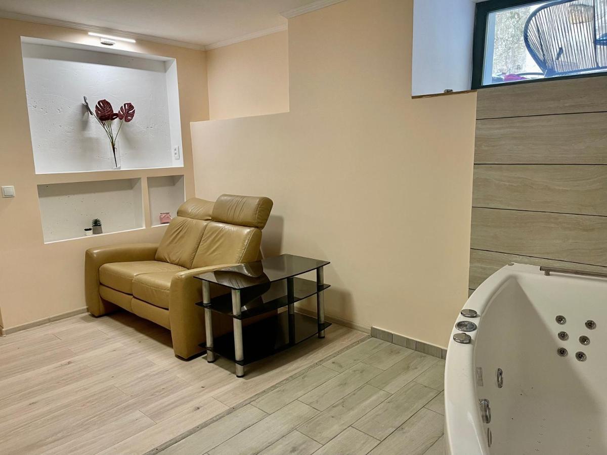 Chaplin Otel Lviv Dış mekan fotoğraf