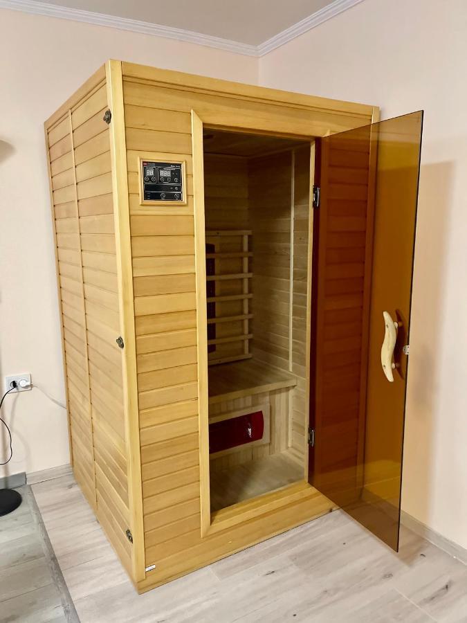Chaplin Otel Lviv Dış mekan fotoğraf