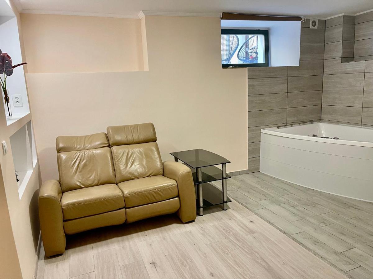 Chaplin Otel Lviv Dış mekan fotoğraf